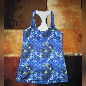 🍋 LIKE NEW Lululemon Cool Racerback - Windy Blooms Saphire Blue Multi - Sz 8 (?)